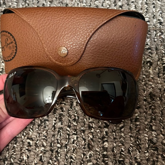 Ray-Ban style RB4068, polarized and comes with the case in new condition. - Picture 2 of 3